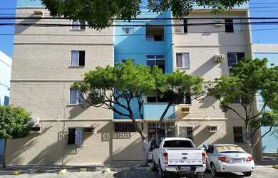 Imagem: O apartamento possui 3 Dormitórios, 1 Banheiro, 1 Vaga na garagem