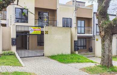 Imagem: A casa possui 3 Dormitórios, 1 Banheiro, 3 Vagas na garagem