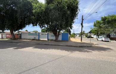 Imagem: A casa possui 2 Dormitórios, 2 Banheiros, 3 Vagas na garagem