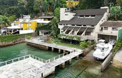 Imagem 3: Casa costeira com praia de 8 suítes, em Angra dos Reis-RJ