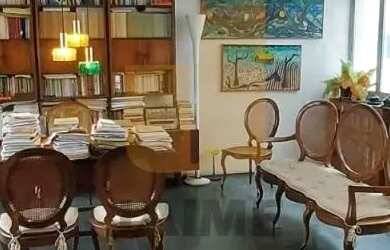 Imagem: O depósito possui 2 Vagas na garagem, 118m² de Área e está