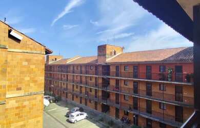 Imagem: O apartamento possui 2 Dormitórios, 1 Banheiro, 1 Vaga na garagem