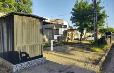 Imagem: O terreno possui 300m² de Área e está localizado em Lourival