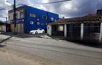 Imagem: A casa possui 3 Dormitórios, 1 Banheiro, 200m² de Área e