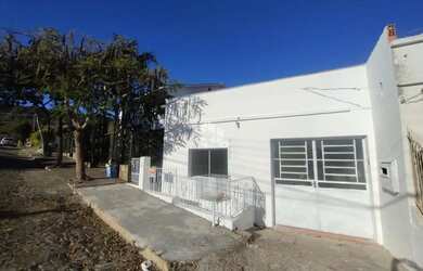 Imagem: A casa possui 3 Dormitórios, 3 Banheiros, 1 Vaga na garagem