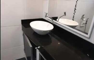 Imagem 16: VENDO CASA PRECISO DESMEMBRAR DESCONTO NO VALOR. SEGUNDO ANDAR ENTRADA...