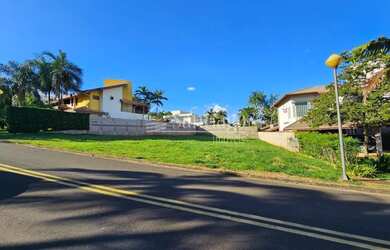 Imagem: O terreno possui 860m² de Área e está localizado em Vila