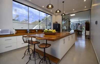 Imagem: A casa em condomínio possui 3 Dormitórios, 4 Banheiros, 4