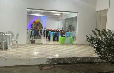 Imagem: A casa possui 2 Dormitórios, Acomodam 3 pessoas e está localizado