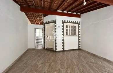 Imagem: A casa possui 2 Dormitórios, 1 Banheiro, 2 Vagas na garagem