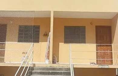 Imagem: A casa possui 2 Dormitórios, 2 Banheiros, 1 Vaga na garagem