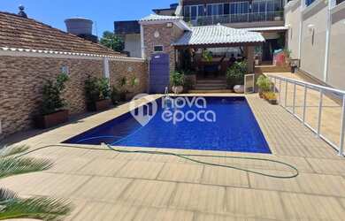 Imagem: A casa possui 3 Dormitórios, 4 Banheiros, 4 Vagas na garagem