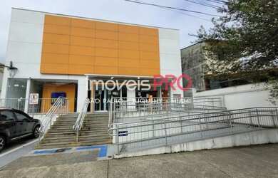 Imagem: O depósito para alugar possui 5 Vagas na garagem e 712m² de