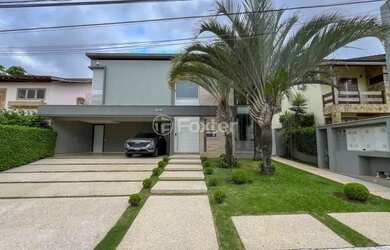 Imagem: A casa em condomínio possui 5 Dormitórios, 5 Banheiros, 5