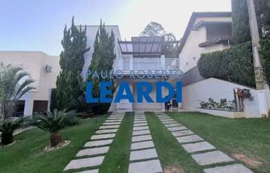 Imagem: A casa em condomínio possui 3 Dormitórios, 3 Banheiros, 5