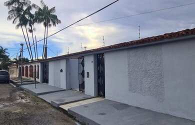 Imagem: A casa em condomínio possui 4 Dormitórios, 3 Banheiros, 2