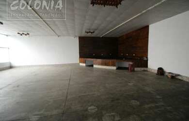 Imagem: O depósito possui 2 Vagas na garagem, 525m² de Área e está