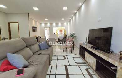 Imagem: A casa possui 2 Dormitórios, 3 Banheiros, 2 Vagas na garagem