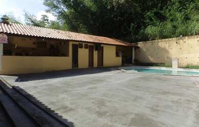 Imagem: A casa em condomínio possui 3 Dormitórios, 2 Banheiros, 2