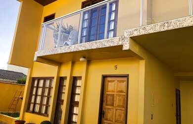 Imagem: A casa em condomínio possui 3 Dormitórios, 4 Banheiros, 1