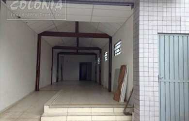 Imagem: O depósito possui 2 Vagas na garagem, 200m² de Área e está