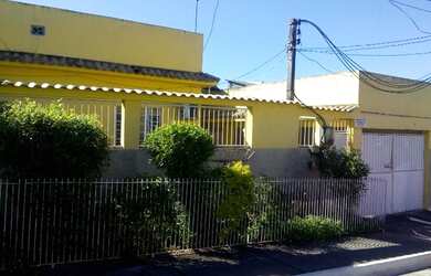 Imagem: A casa possui 4 Dormitórios, 4 Banheiros, 3 Vagas na garagem