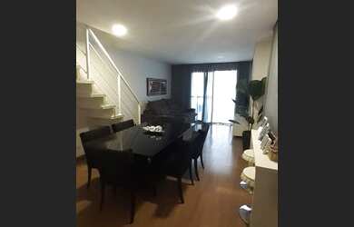 Imagem: A casa possui 3 Dormitórios, 4 Banheiros, 2 Vagas na garagem