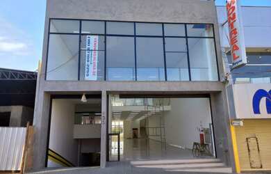 Imagem: O depósito possui 5 Vagas na garagem, 1.095m² de Área e