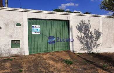 Imagem: A casa possui 3 Dormitórios, 1 Banheiro, 5 Vagas na garagem