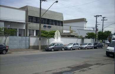 Imagem: O depósito possui 5 Vagas na garagem e 6300m² de Área e está