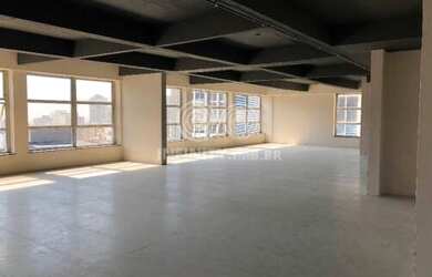 Imagem: O depósito possui 5 Vagas na garagem, 464m² de Área e está