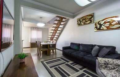 Imagem: A casa possui 3 Dormitórios, 3 Banheiros, 3 Vagas na garagem