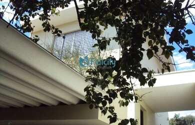 Imagem: A casa possui 2 Dormitórios, 2 Banheiros, 2 Vagas na garagem