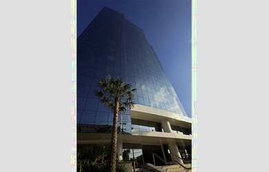 Imagem: O depósito possui 3 Vagas na garagem, 163m² de Área e está