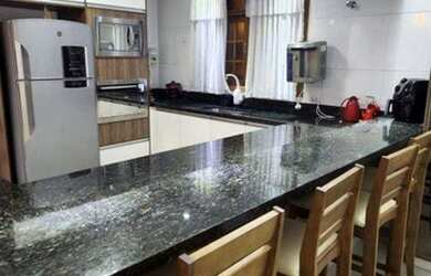 Imagem: A casa possui 2 Dormitórios, 2 Banheiros, 2 Vagas na garagem