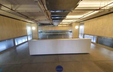 Imagem: O depósito possui 4 Vagas na garagem, 671m² de Área e Imóvel