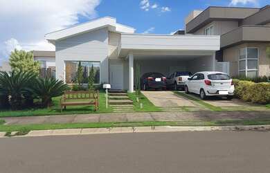 Imagem: A casa possui 3 Dormitórios, 4 Banheiros, 4 Vagas na garagem