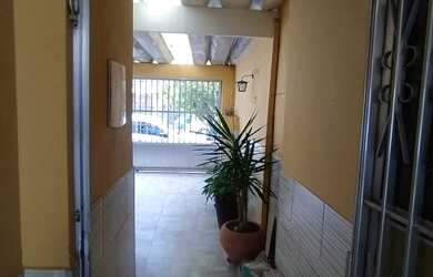 Imagem: A casa possui 3 Dormitórios, 2 Banheiros, 2 Vagas na garagem