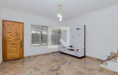 Imagem: A casa possui 3 Dormitórios, 3 Banheiros, 2 Vagas na garagem