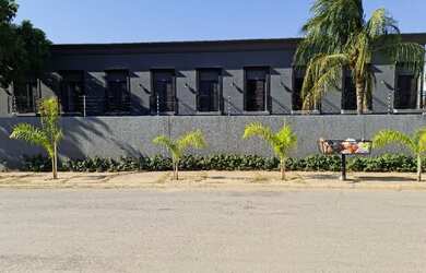 Imagem: A kitnet possui 1 Dormitório, 1 Banheiro, 1 Vaga na garagem