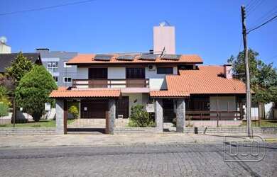 Imagem: A casa possui 3 Dormitórios, 4 Banheiros, 4 Vagas na garagem