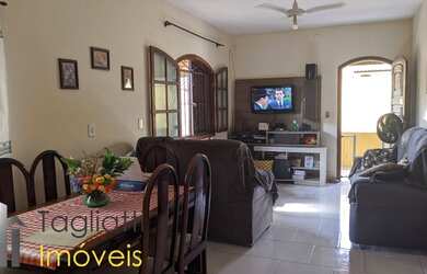 Imagem: A casa possui 5 Dormitórios, 5 Banheiros, 2 Vagas na garagem