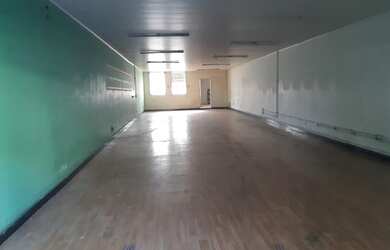 Imagem: O depósito possui 350m² de Área e está localizado em Lourdes