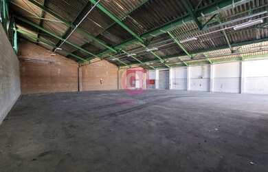 Imagem: O depósito possui 5 Vagas na garagem, 500m² de Área e está