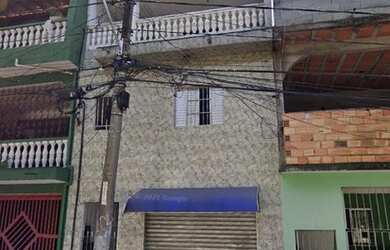 Imagem: A casa possui 4 Dormitórios, 3 Banheiros, 2 Vagas na garagem