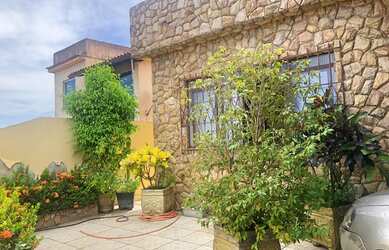 Imagem: A casa possui 4 Dormitórios, 4 Banheiros, 2 Vagas na garagem