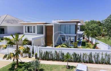 Imagem: A casa em condomínio possui 5 Dormitórios, 5 Banheiros, 4