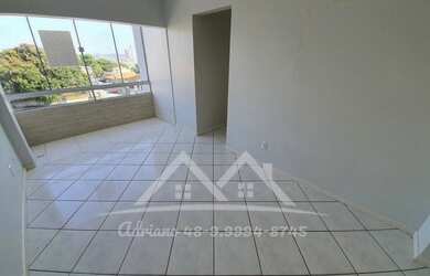 Imagem: O apartamento possui 3 Dormitórios, 1 Banheiro, 1 Vaga na garagem