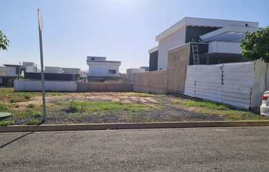 Imagem: O terreno possui 300m² de Área e está localizado em Cuiabá