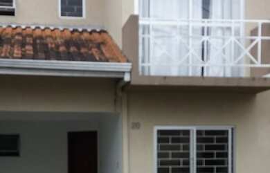 Imagem: A casa possui 3 Dormitórios, 3 Banheiros, 2 Vagas na garagem